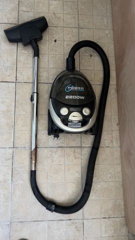 שואב אבק Russell Hobbs 2200W