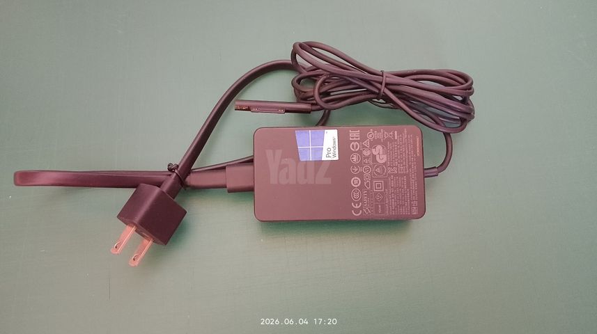 מטען Surface 65W מקורי