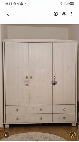 ארון עץ מלא