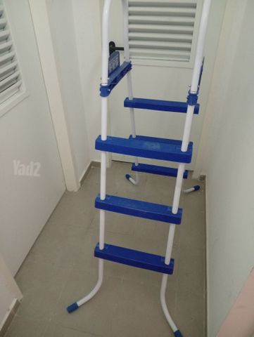 סולם בריכה
