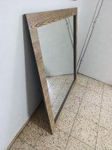 מראה מלבנית עם מסגרת עץ