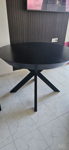 שולחן עץ נפתח