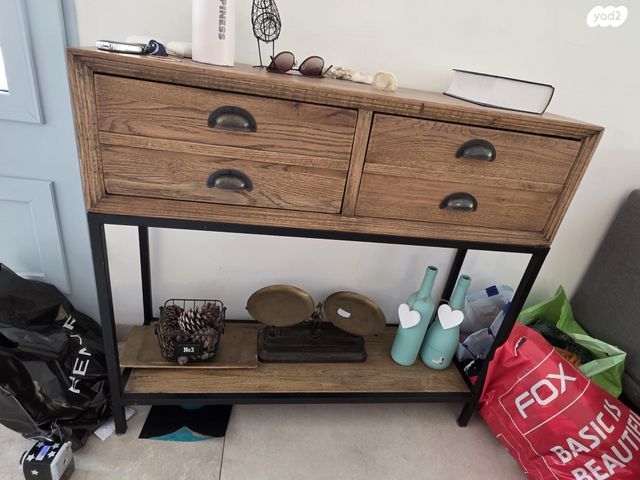 קומודה / קונסולה