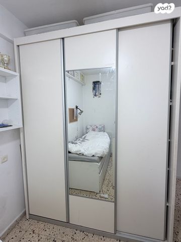 ארון הזזה