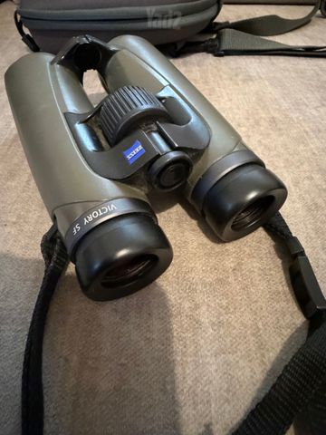משקפת 10x42 Victory sf zeiss