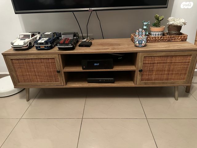 שולחן סלון ומזנון תואם