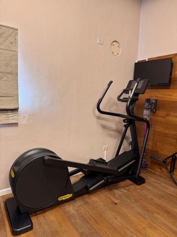 מכשיר אליפטי Technogym