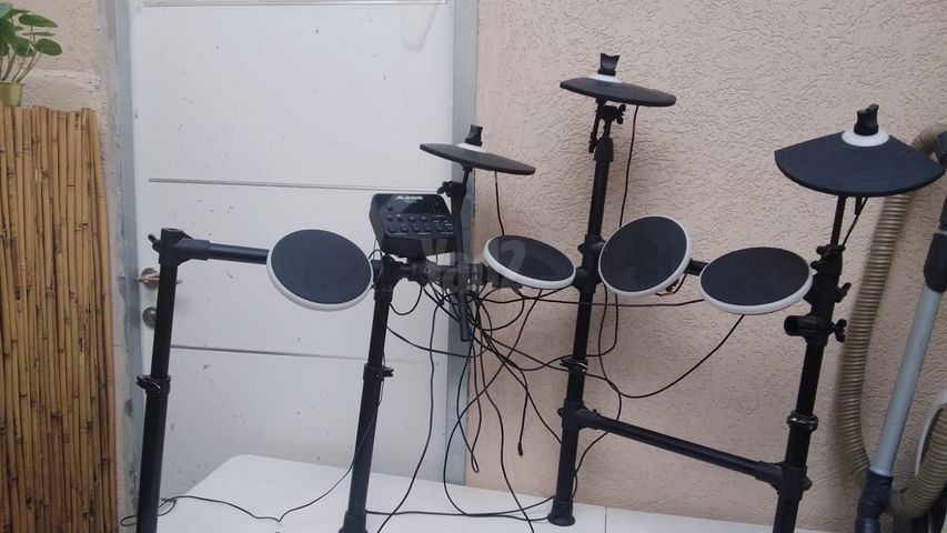 מערכת תופים Alesis DM Lite