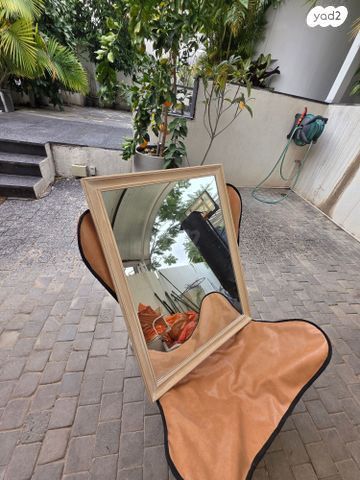 מראה מלבנית עם מסגרת
