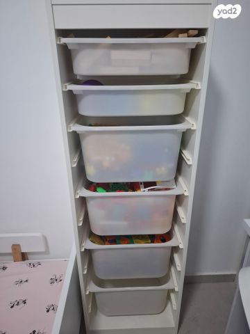 אחסון למשחקים עם מגירות