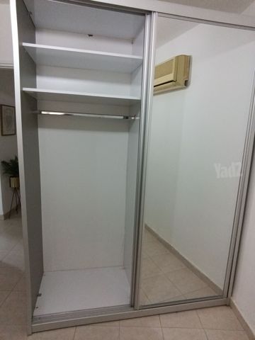 ארון הזזה