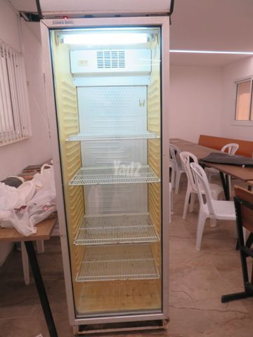 מקרר ויטרינה