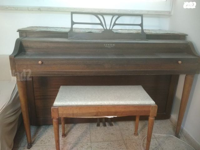 פסנתר Lester