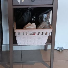שידה עם מגירה