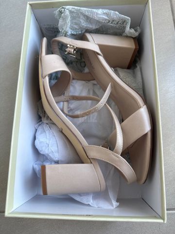 נעלי עקב