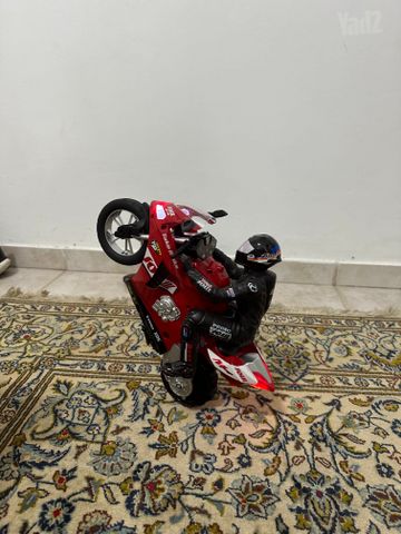 אופנוע על שלט