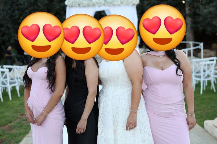 שמלות למכירה