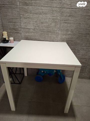 שולחן איקאה