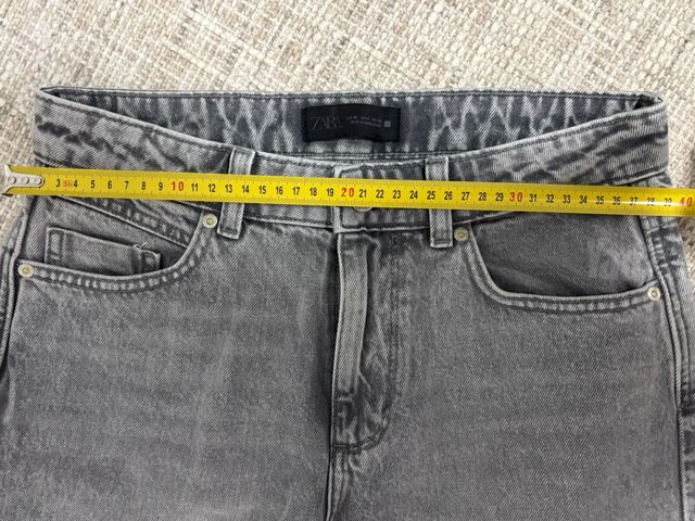 ג'ינס של Zara