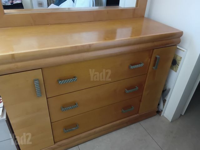 קומודה עץ מלא