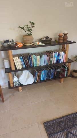 ספריה מעץ מלא