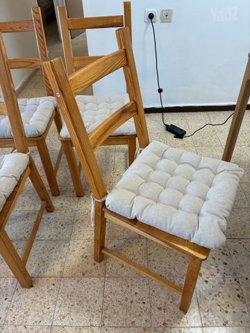 4 כיסאות