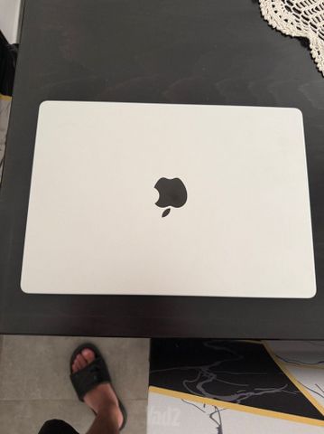 macbook pro m5 / 32gb /1tb