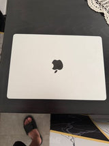 macbook pro m5 / 32gb /1tb