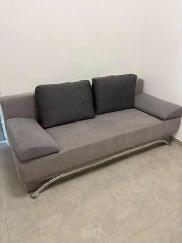 ספה נפתחת עם ארגז מצעים
