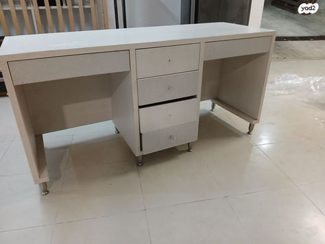 שולחן