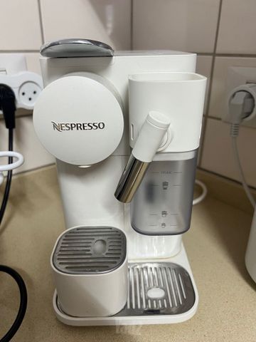 מכונת Nespresso Lattissima One