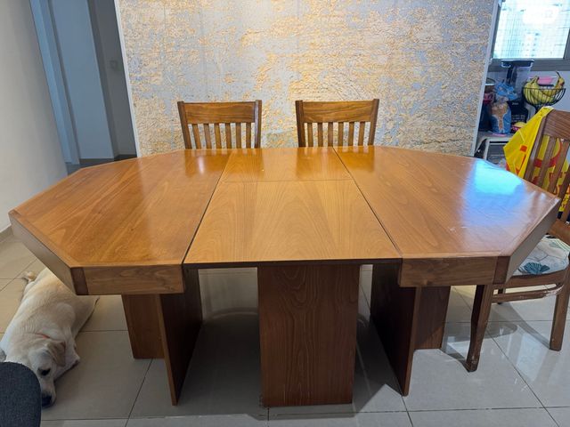 שולחן אוכל משושה