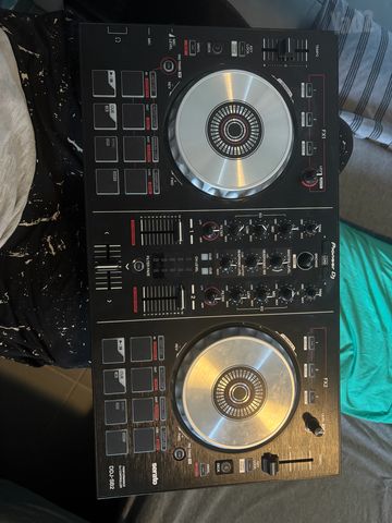 Pioneer DDJ-SB2, קונטרולר