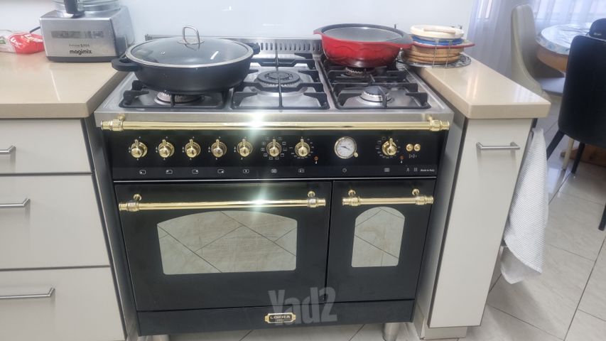 תנור עם כיריים