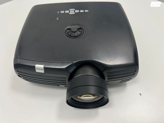 BARCO F22 WUXGA ZOOM VizSim