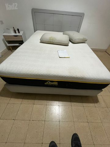 מיטה עם מזרן