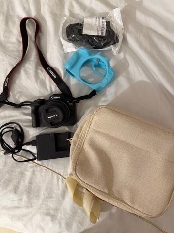 מצלמה canon r50