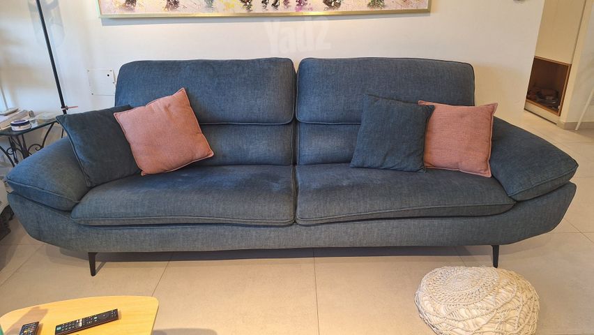 ספה כחולה