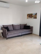 ספה מעוצבת, במצב חדש .