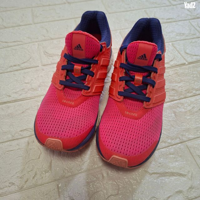 נעלי ריצה Adidas Boost 7. 