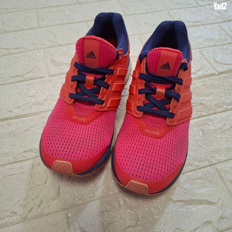 נעלי ריצה Adidas Boost 7. 