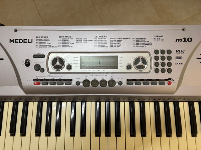 אורגנית Medeli m10