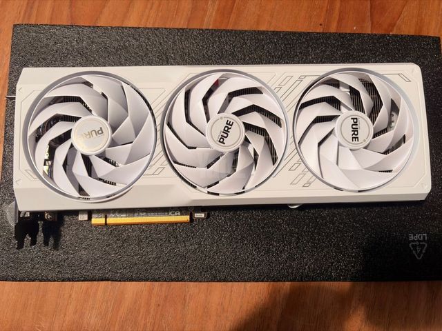 Radeon rx7700xt sapphire pure