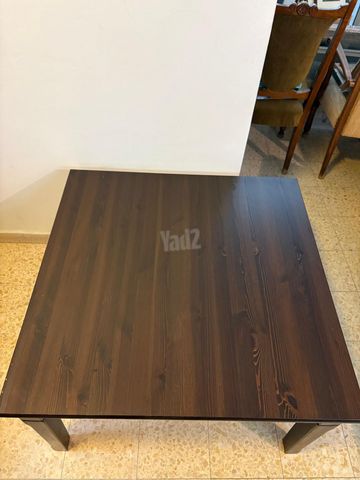 שולחן עץ
