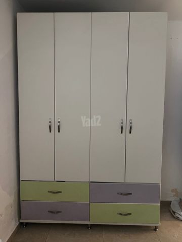 ארון עץ מלא
