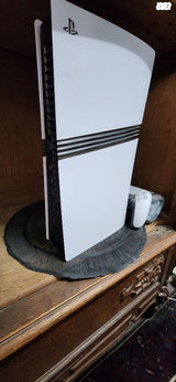 PS5 pro + שני שלטים