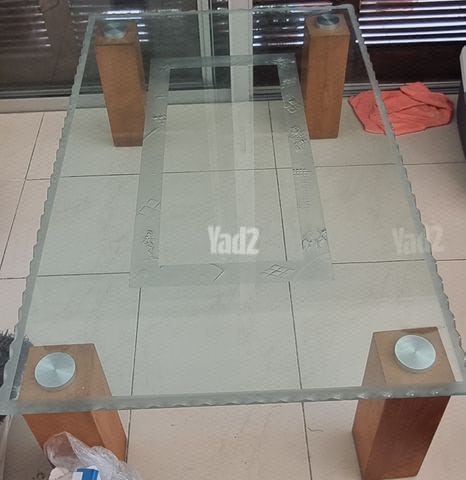 שולחן זכוכית