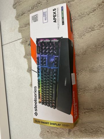 מקלדת SteelSeries Apex 5
