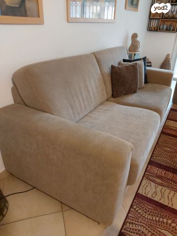 ספה תלת מושבית