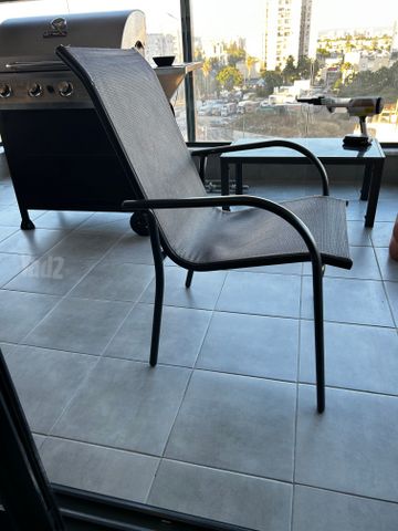 4 כיסאות חצר